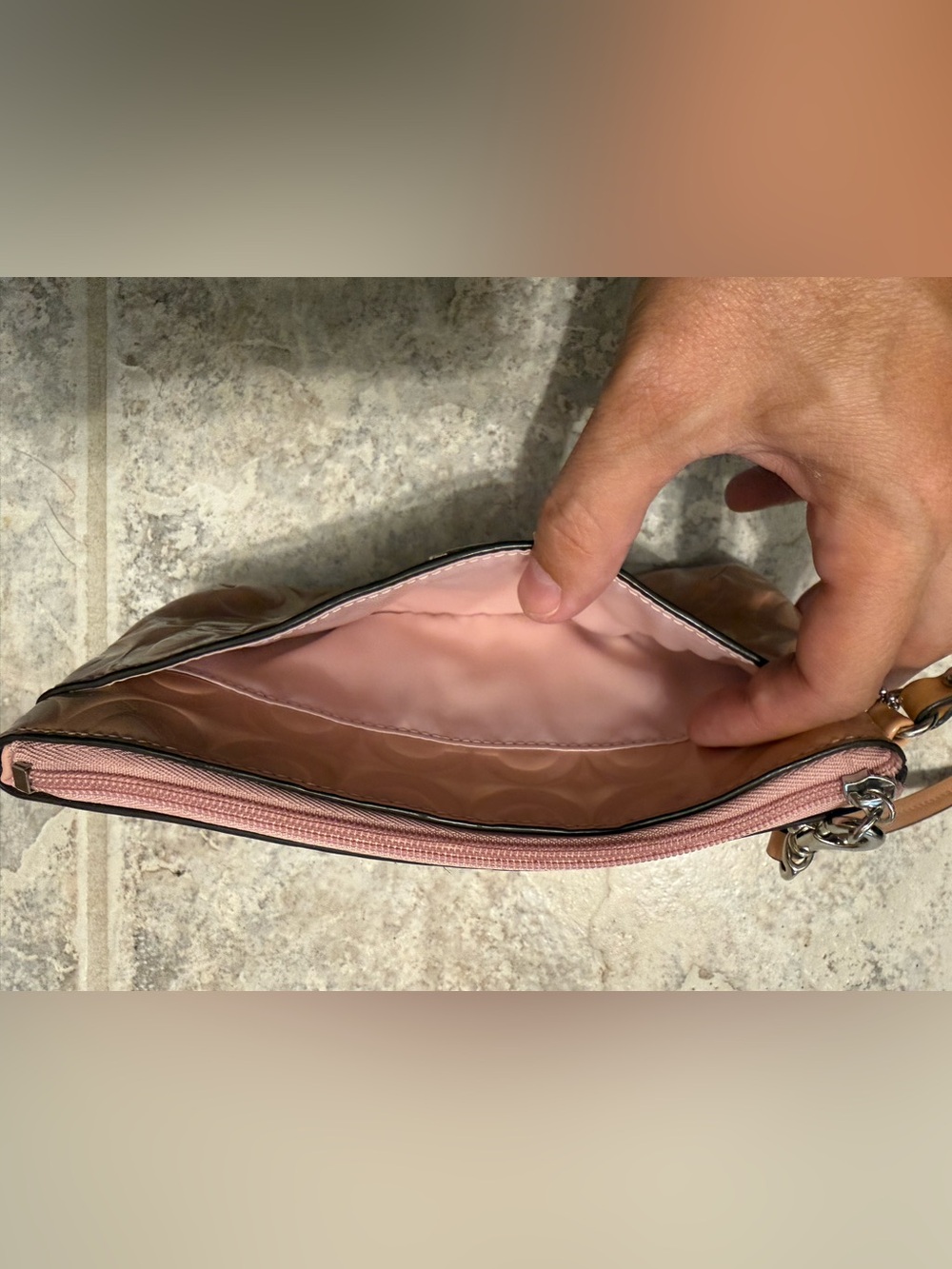 Coach Patent Leather Wristlet - Peach and pink two toned 10 pockets sleek - Picture 3 of 7